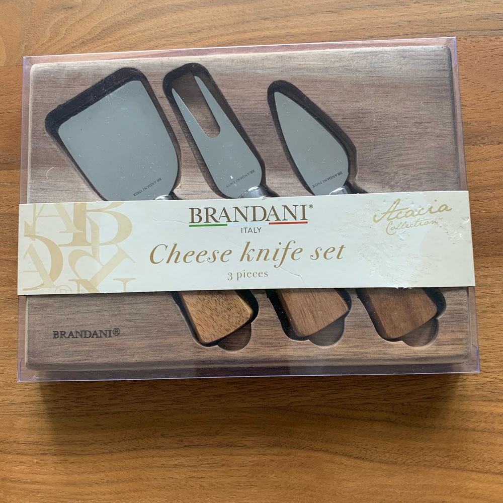 NWOT Brandani Acacia Cheese Knife Set & Cutting Board. Made in Italy.